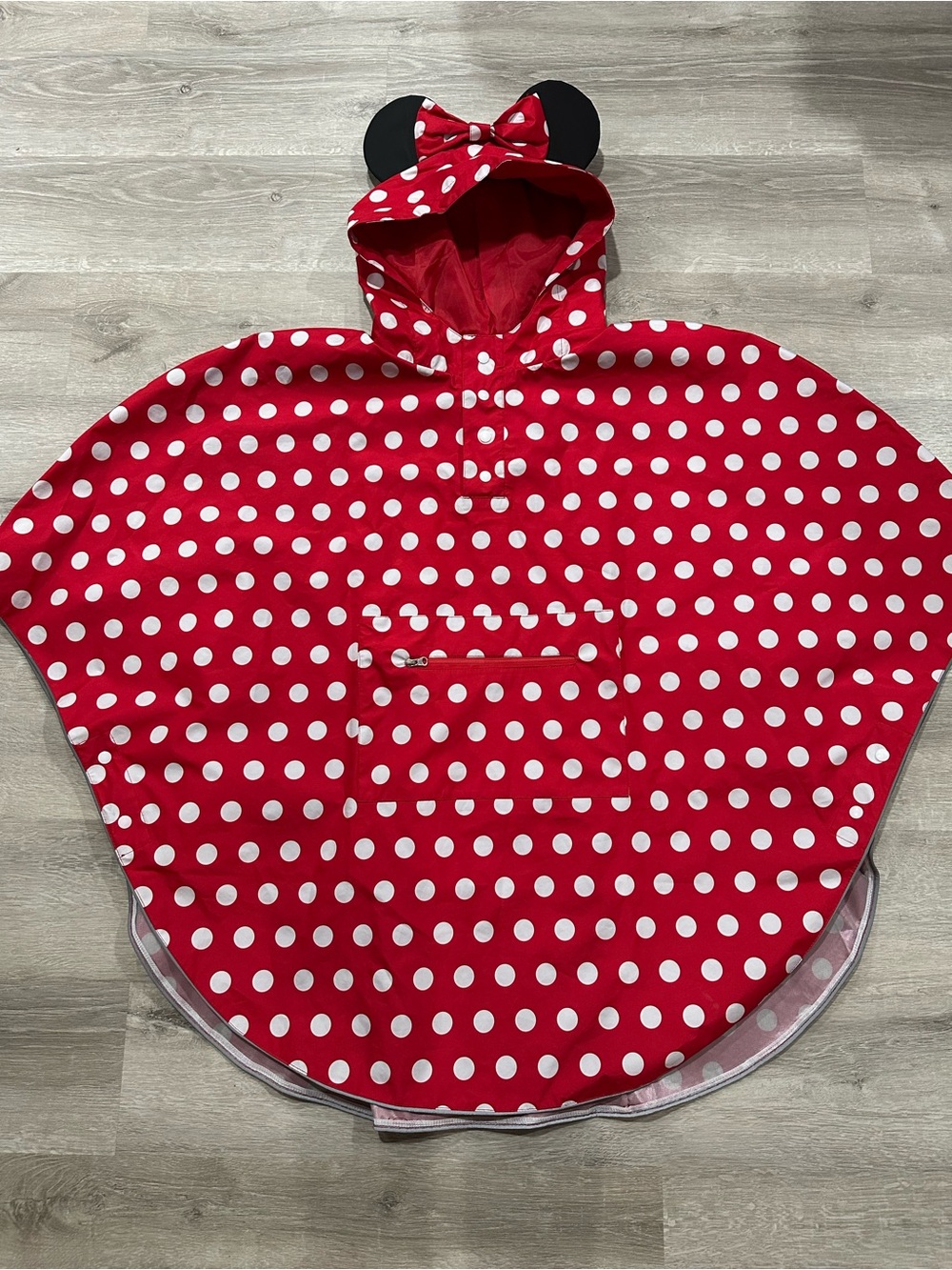 P132 NWOT Disney Parks Minnie Mouse Adult Polkadot Rain Poncho Pullover  M/L